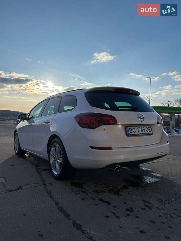 Opel Astra 2011