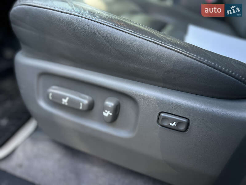 Toyota Land Cruiser 2011