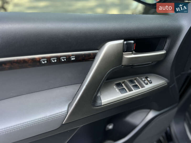 Toyota Land Cruiser 2011