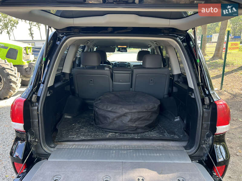 Toyota Land Cruiser 2011