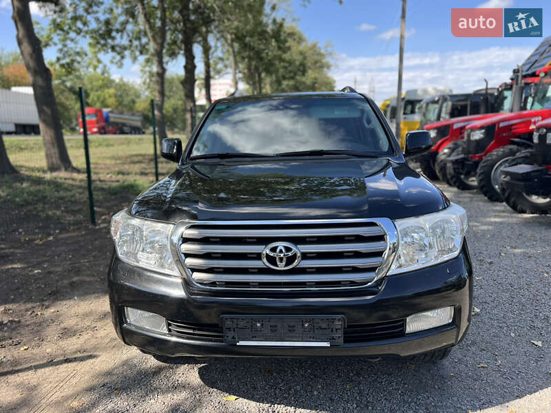 Toyota Land Cruiser 2011