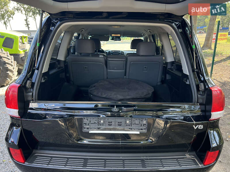 Toyota Land Cruiser 2011