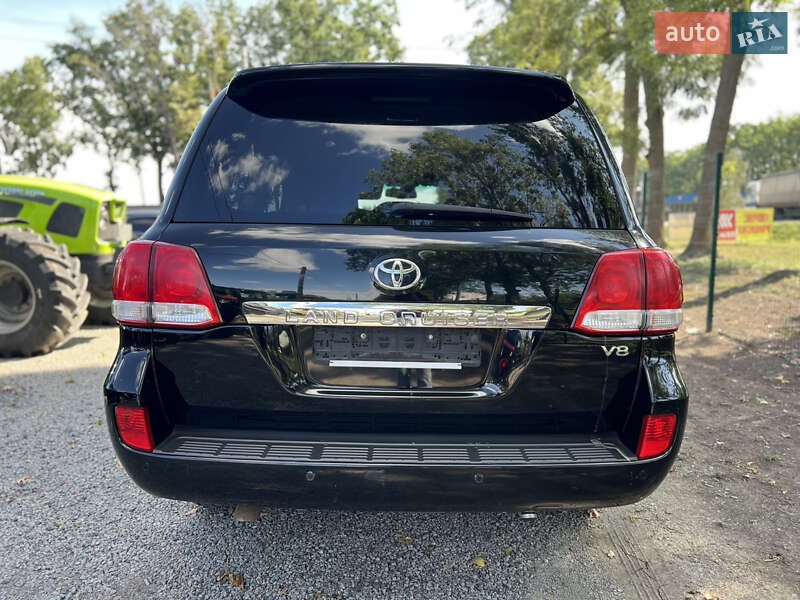 Toyota Land Cruiser 2011