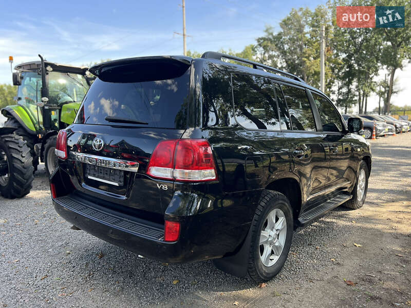 Toyota Land Cruiser 2011