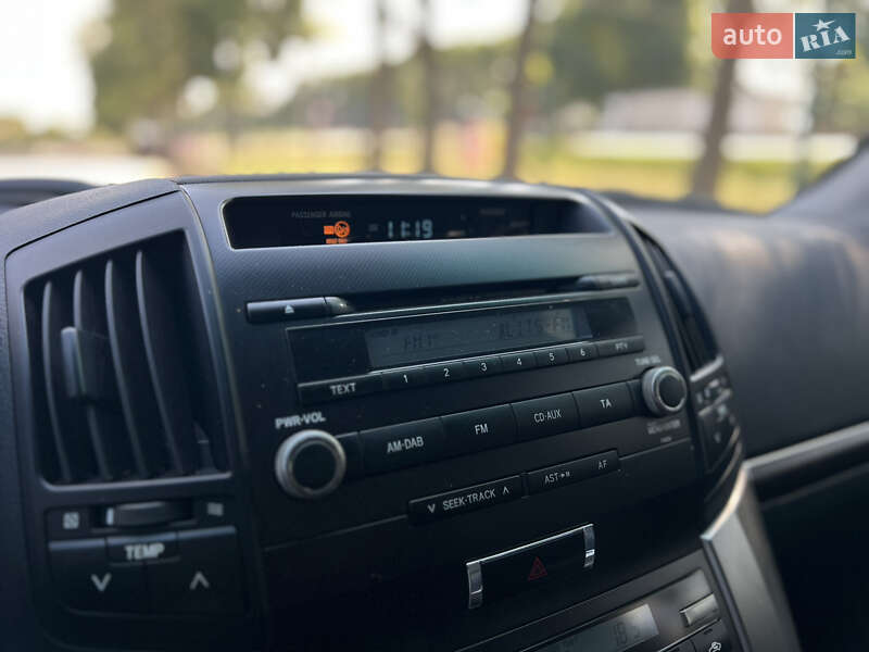 Toyota Land Cruiser 2011