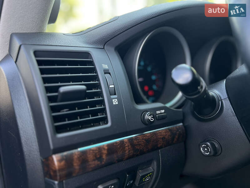 Toyota Land Cruiser 2011