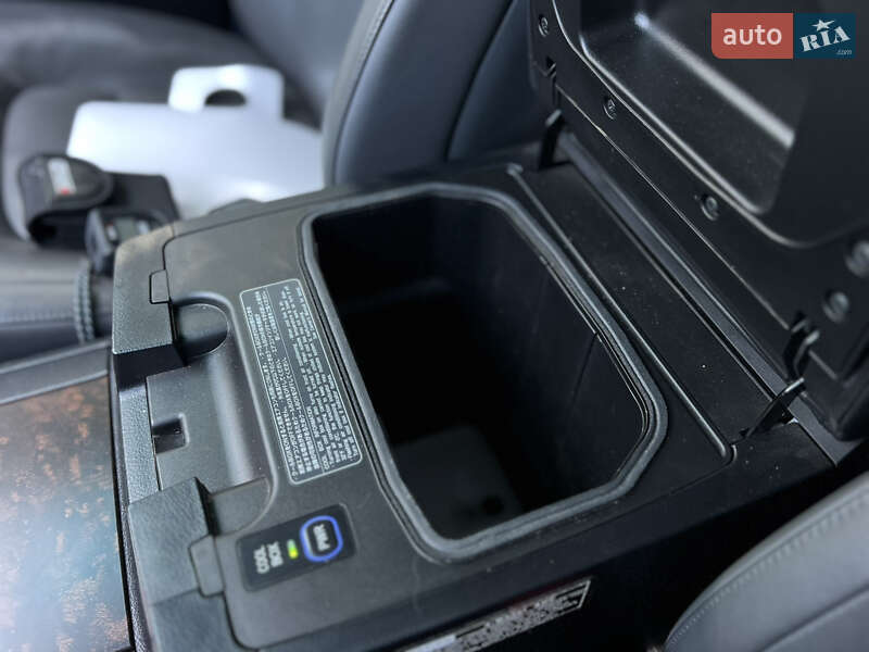 Toyota Land Cruiser 2011