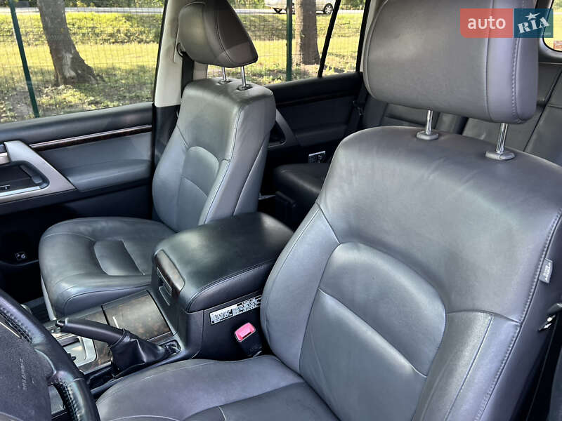 Toyota Land Cruiser 2011