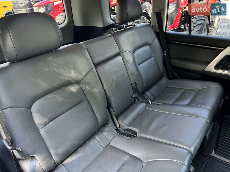 Toyota Land Cruiser 2011