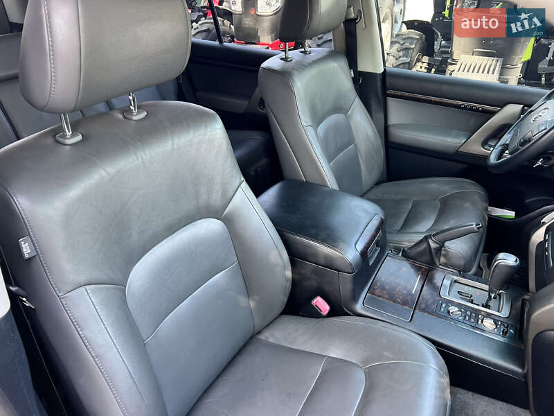 Toyota Land Cruiser 2011