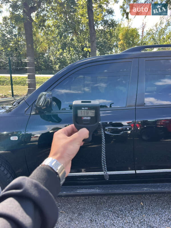 Toyota Land Cruiser 2011