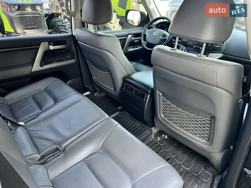 Toyota Land Cruiser 2011