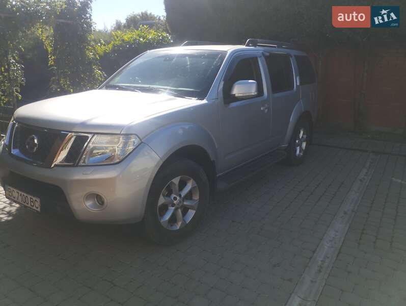 Nissan Pathfinder 2012