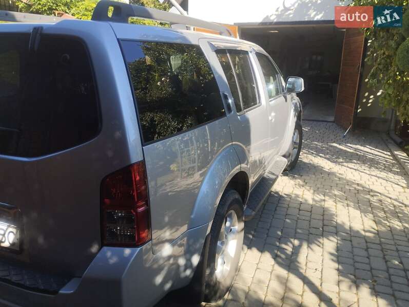 Nissan Pathfinder 2012