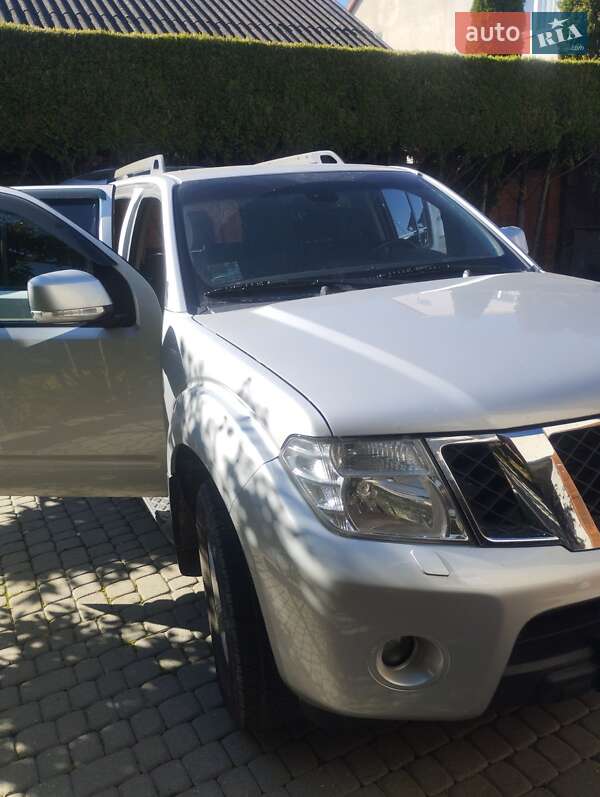 Nissan Pathfinder 2012
