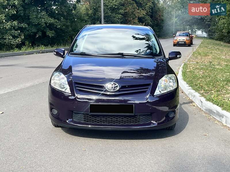 Toyota Auris 2011