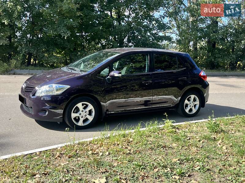 Toyota Auris 2011