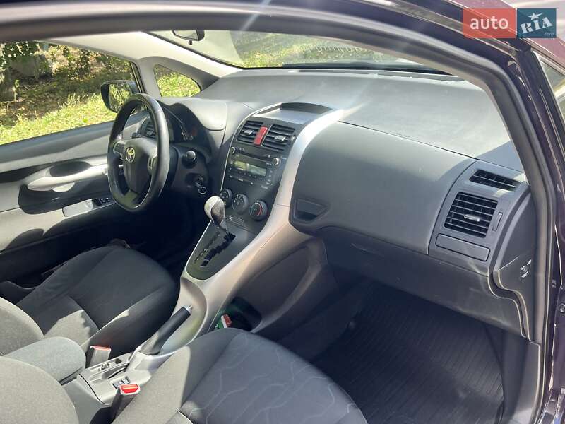 Toyota Auris 2011