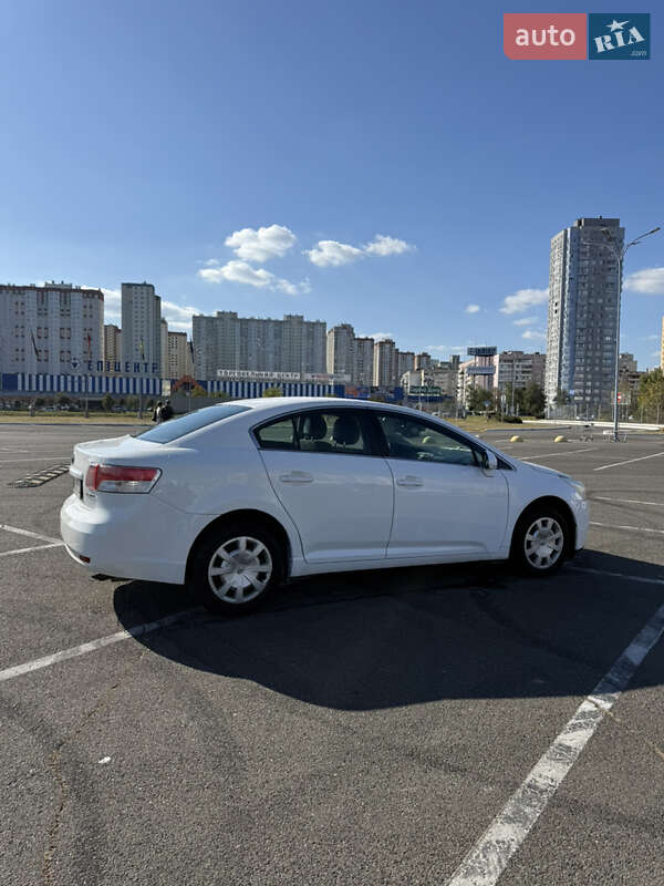 Toyota Avensis 2010