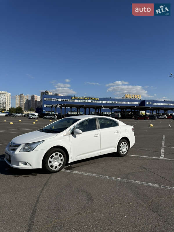 Toyota Avensis 2010