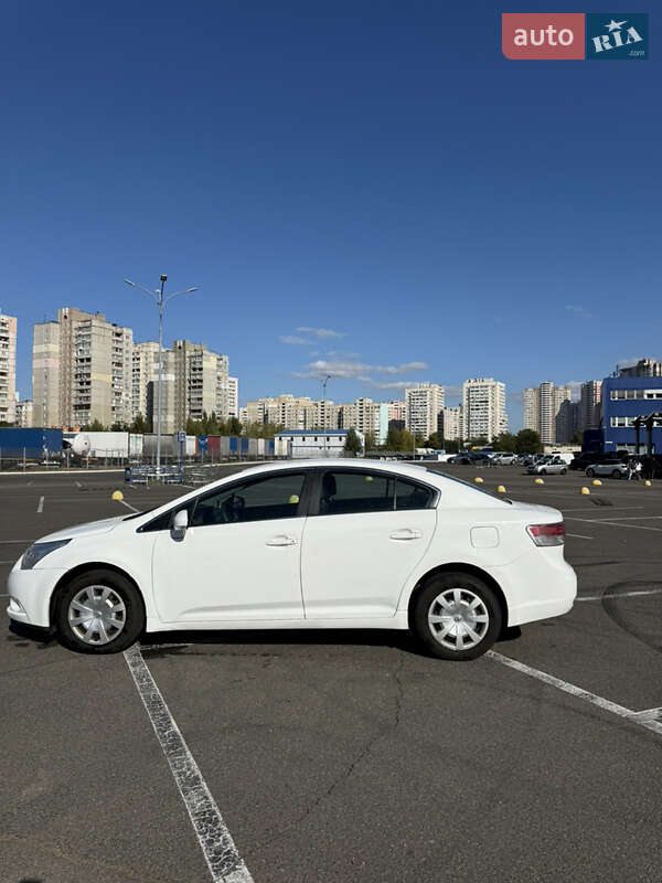 Toyota Avensis 2010