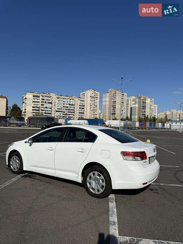Toyota Avensis 2010