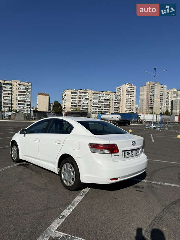 Toyota Avensis 2010