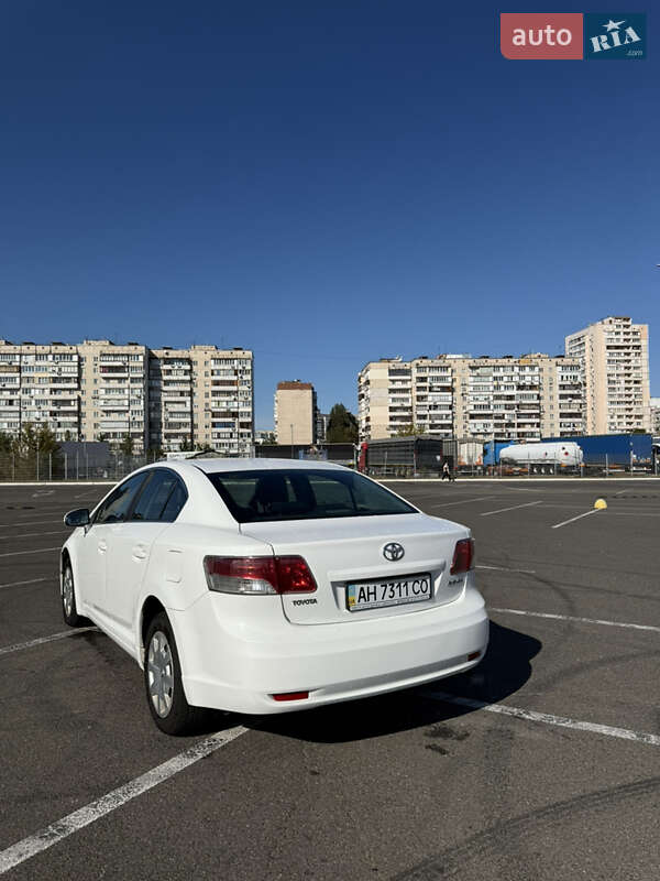 Toyota Avensis 2010