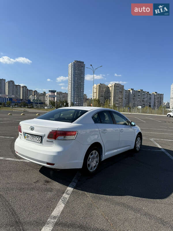 Toyota Avensis 2010