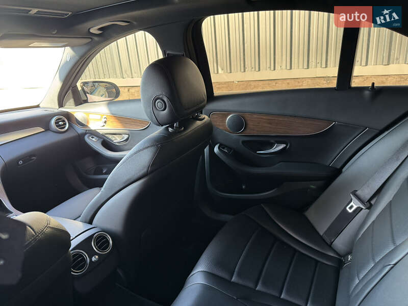 Mercedes-Benz C-Class 2021