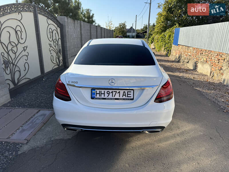 Mercedes-Benz C-Class 2021