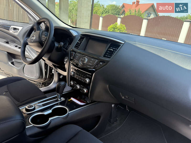 Nissan Pathfinder 2018