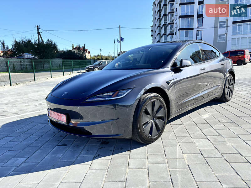 Tesla Model 3 2024