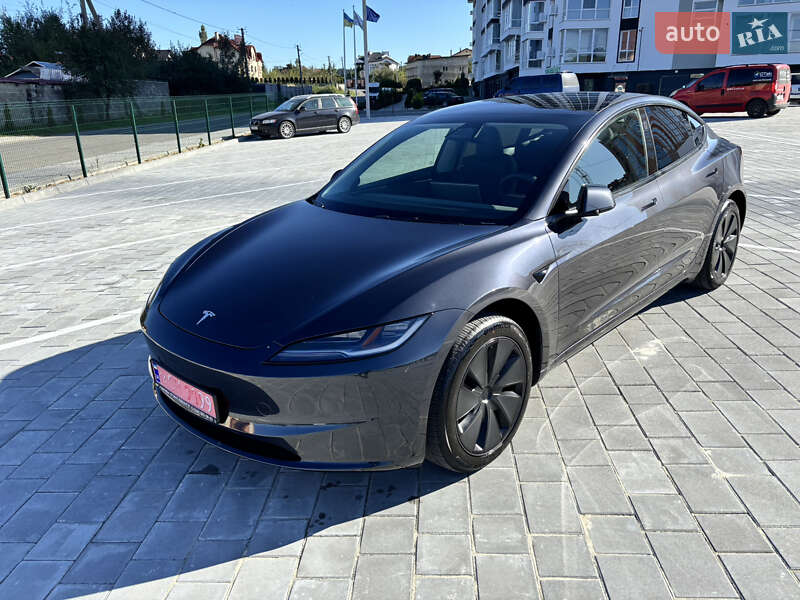Tesla Model 3 2024