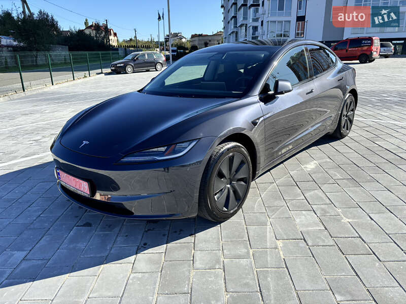 Tesla Model 3 2024