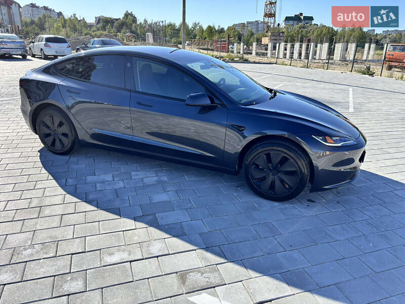 Tesla Model 3 2024