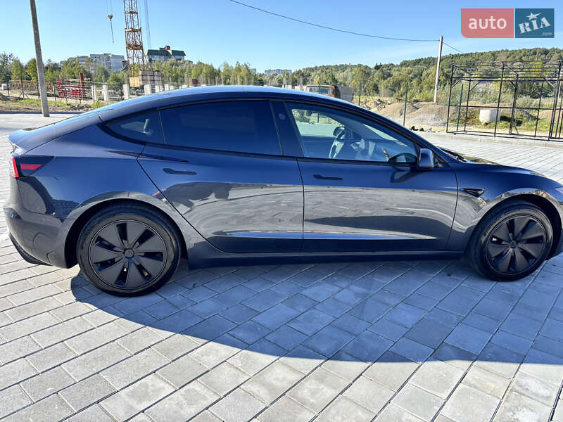 Tesla Model 3 2024