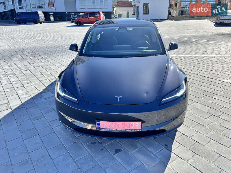 Tesla Model 3 2024