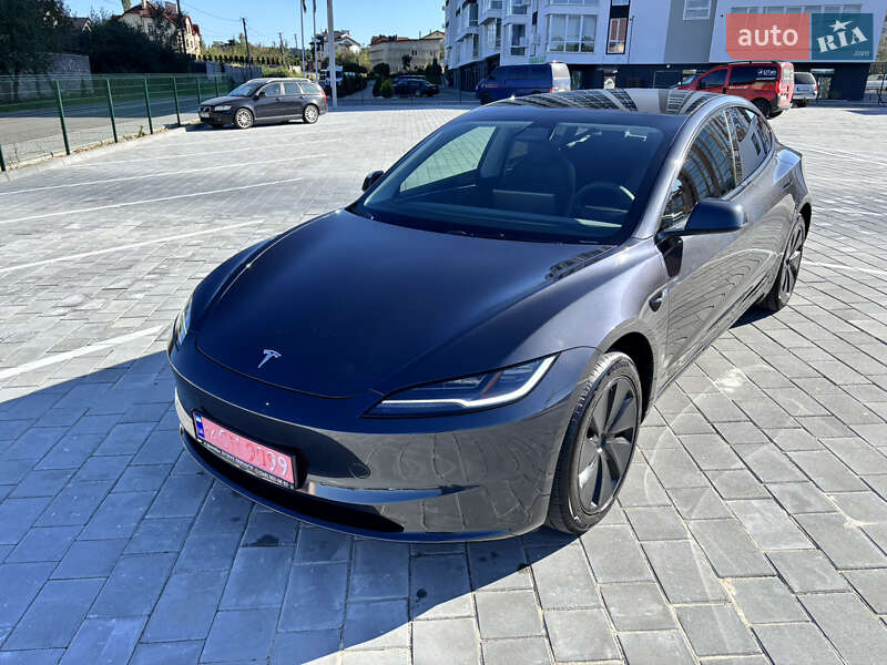 Tesla Model 3 2024