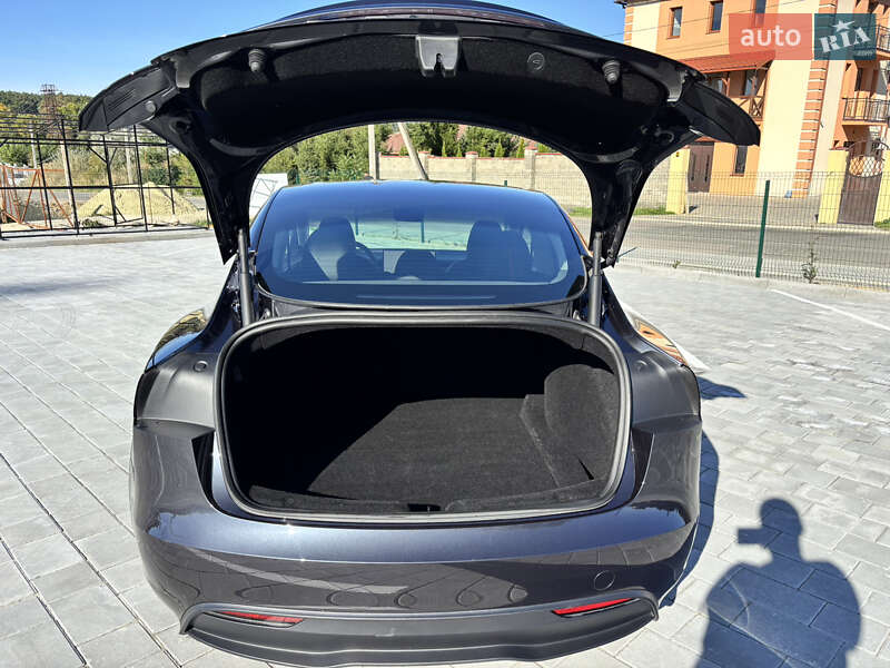 Tesla Model 3 2024