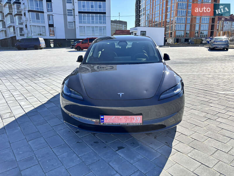 Tesla Model 3 2024