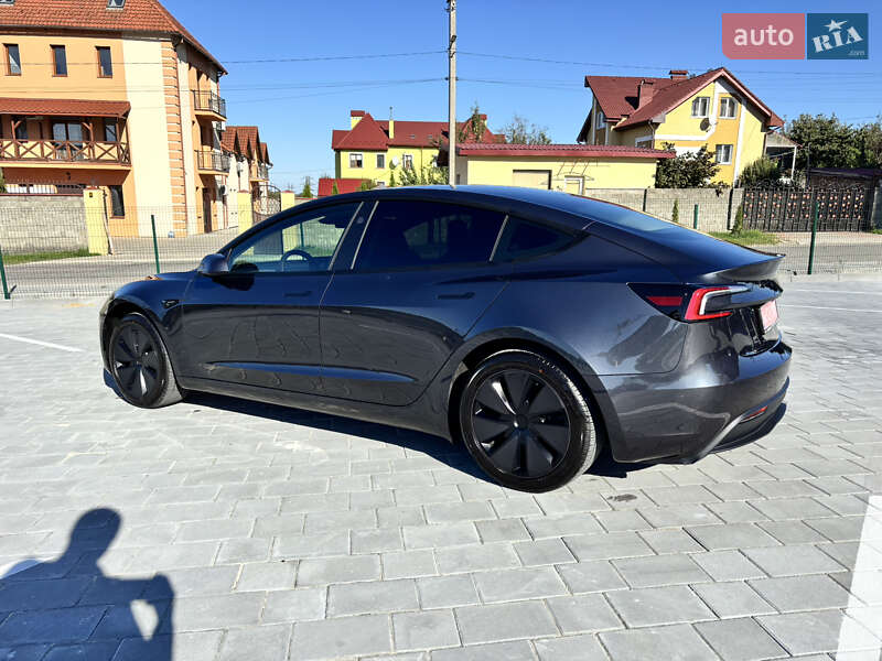 Tesla Model 3 2024