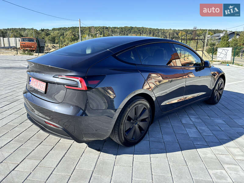 Tesla Model 3 2024