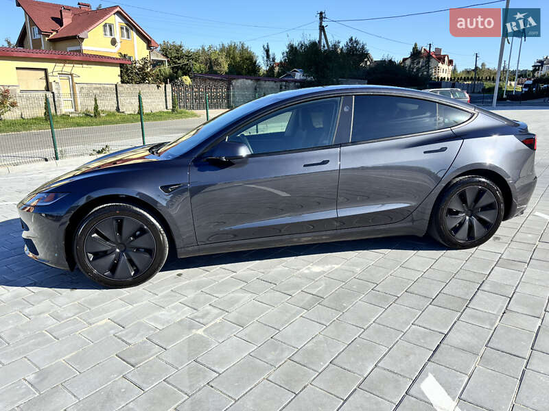 Tesla Model 3 2024