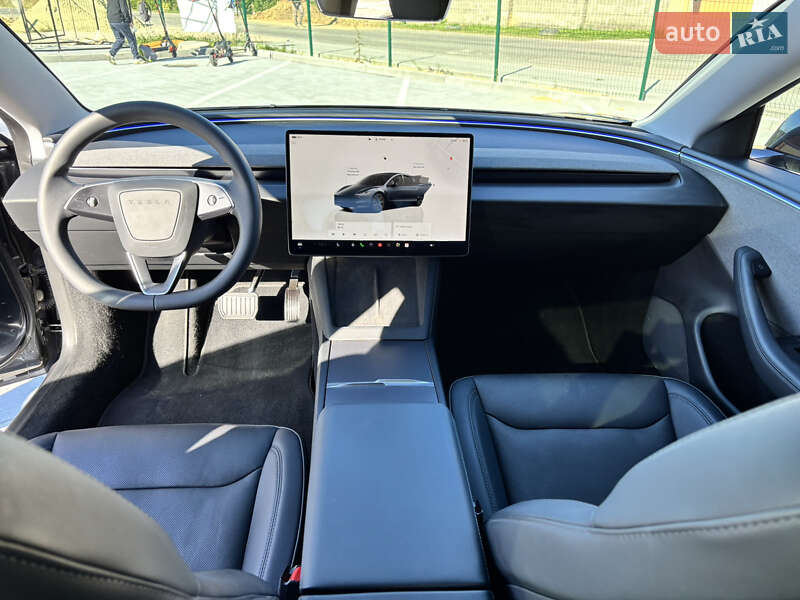 Tesla Model 3 2024
