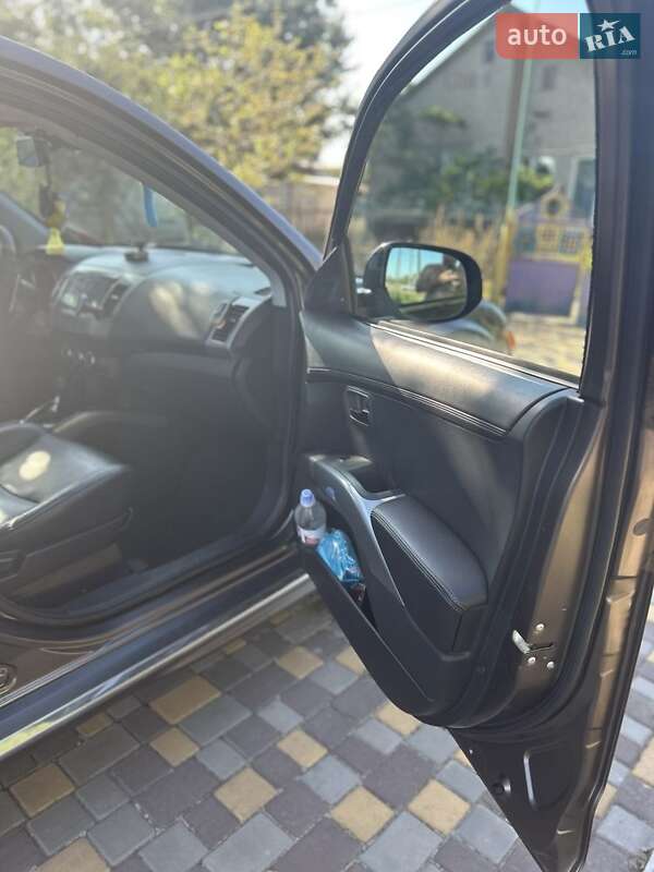 Mitsubishi Outlander 2011