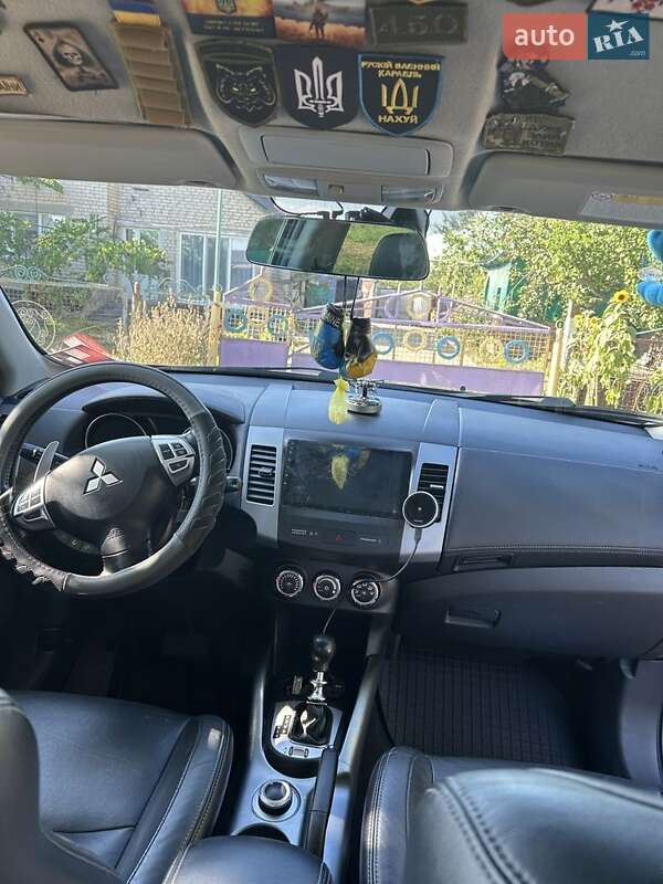 Mitsubishi Outlander 2011