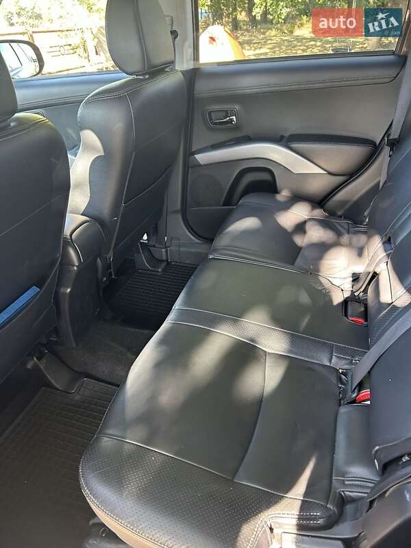 Mitsubishi Outlander 2011