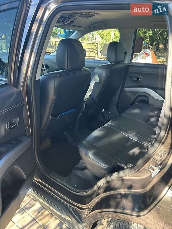 Mitsubishi Outlander 2011