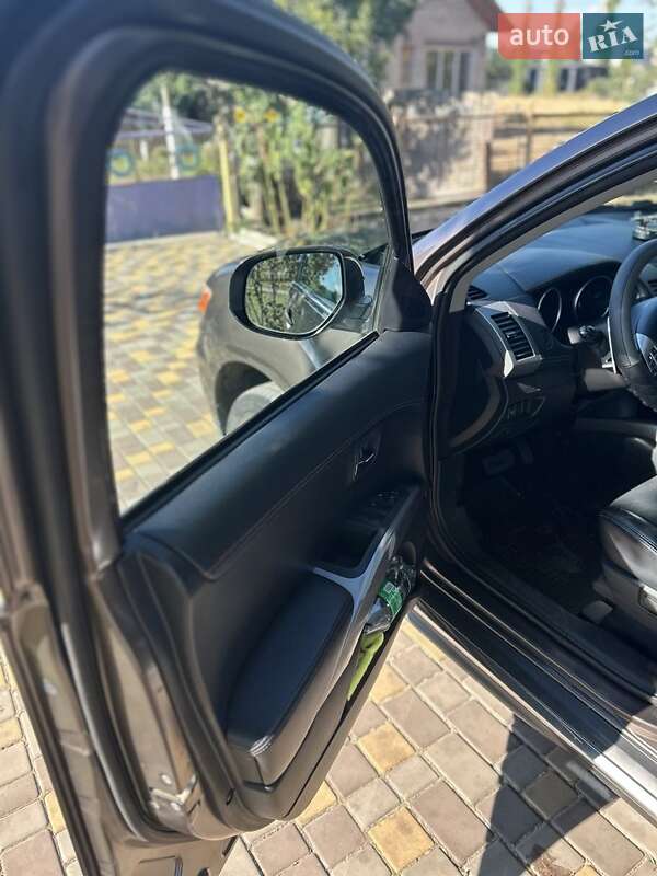 Mitsubishi Outlander 2011